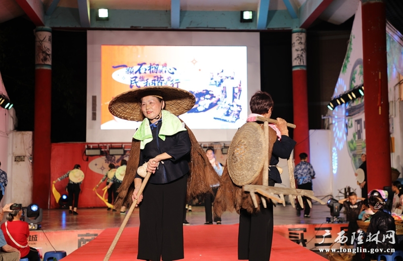 五彩圩场燃情夜 民族风华共狂欢 ——2025年第六场“街晚”圩T文艺晚会落幕
