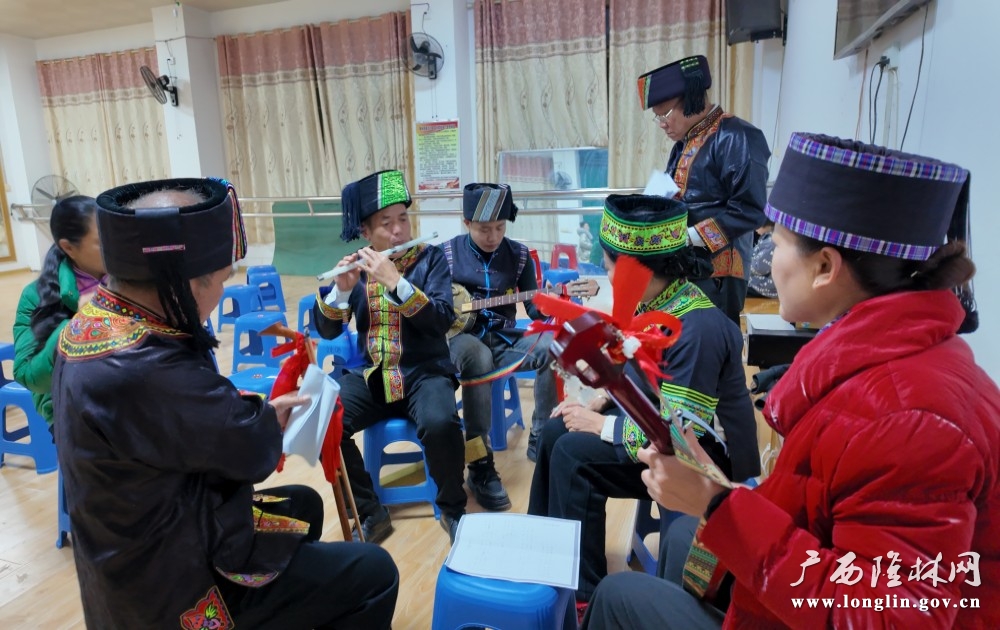 学员们在互相交流学习