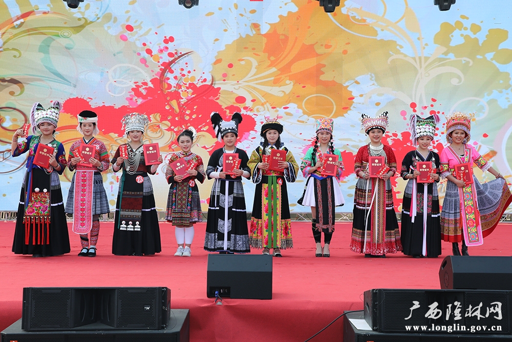 评选出十朵金花