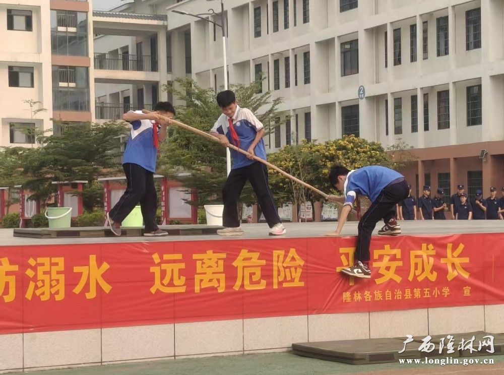 防溺水情景模拟演练现场